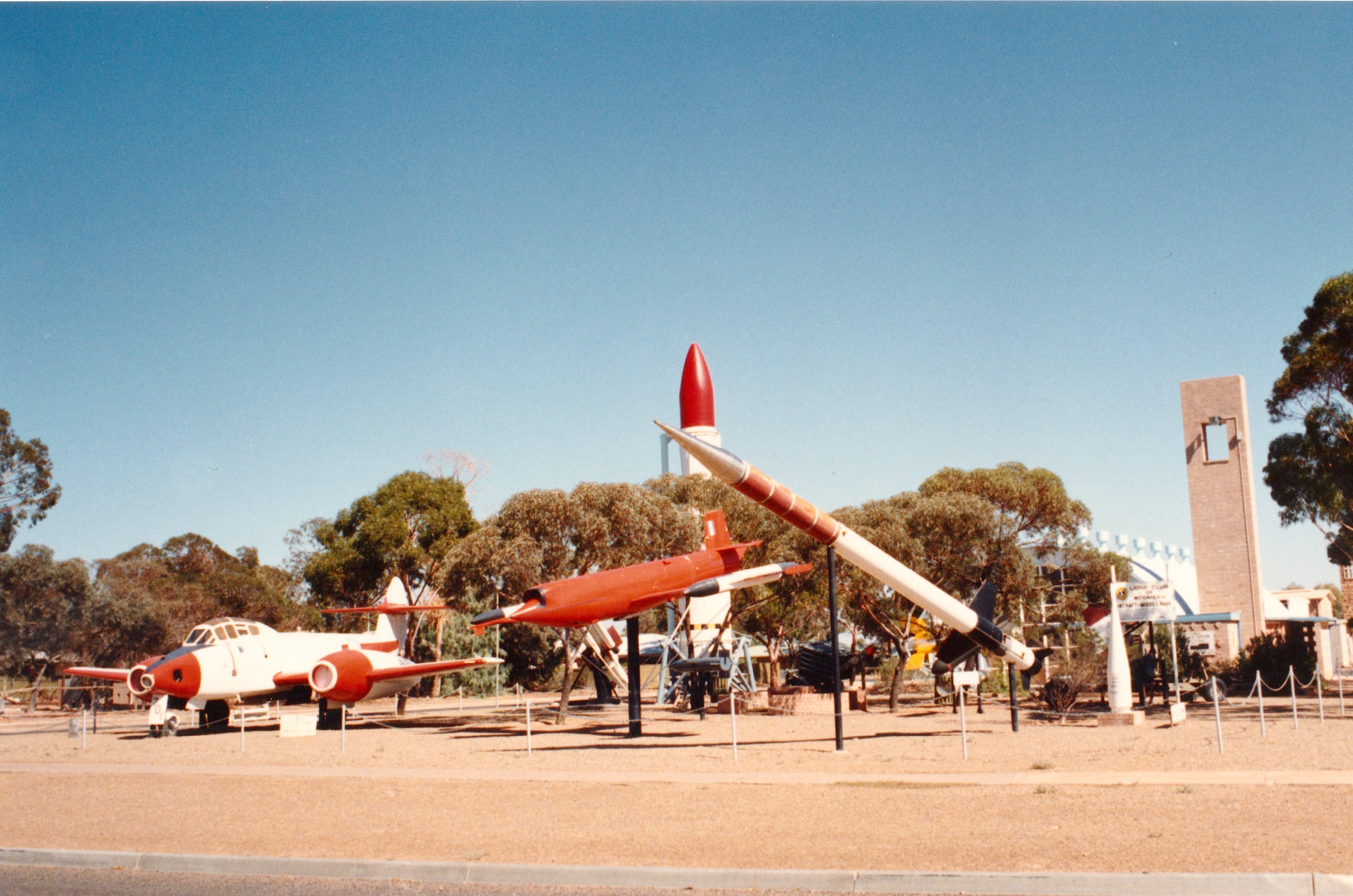 woomera01.jpg